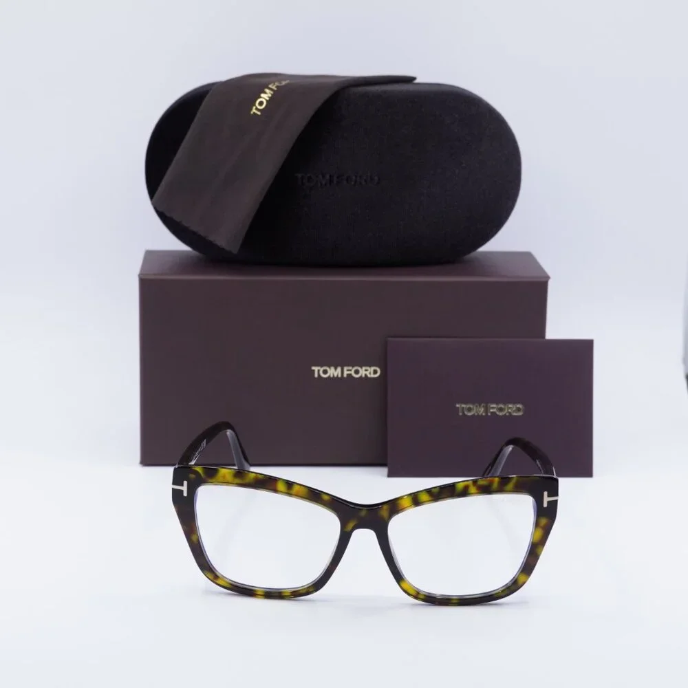Tom Ford model ft5826